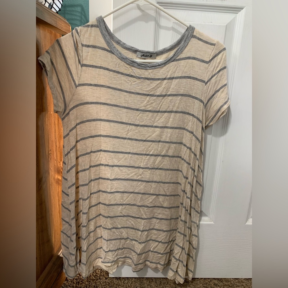 Women's Striped Top in Cream and Gray Size Large